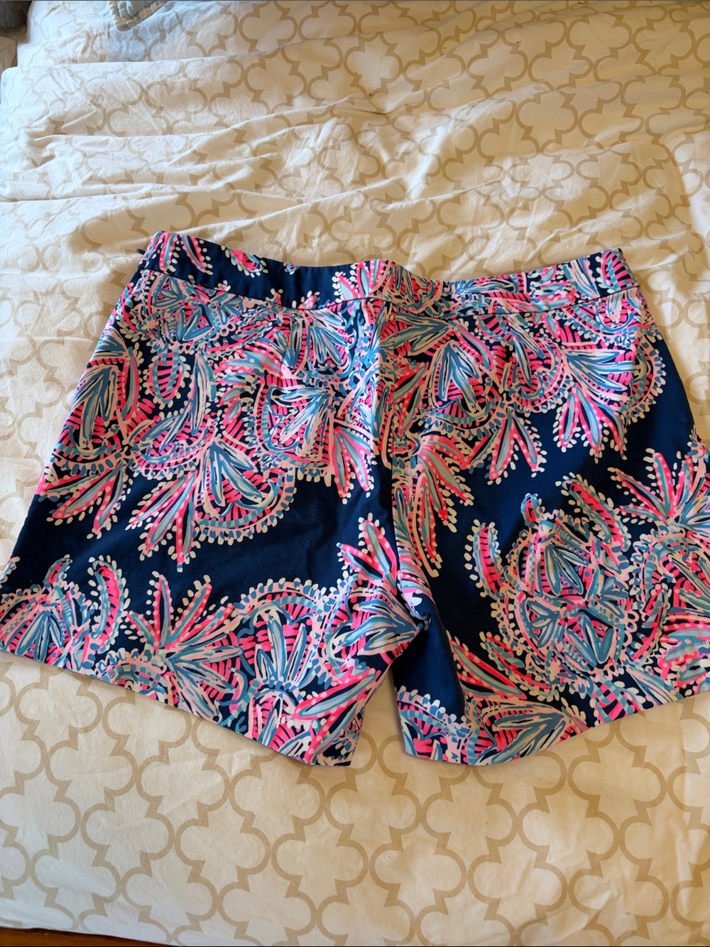 Lilly Pulitzer Women's Shorts - size 6